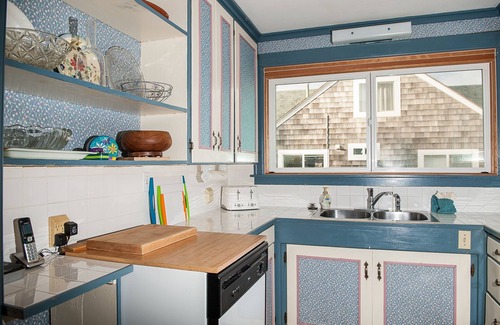 Seaside House | Pet Friendly Beach Home, Fenced Yard, Sauna, Deck and Firepit,4 Blocks to Beach