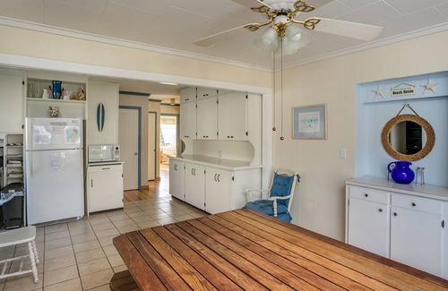 Seaside House | Pet Friendly Beach Home, Fenced Yard, Sauna, Deck and Firepit,4 Blocks to Beach