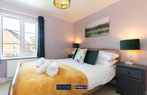 Stonehouse House | Pet Friendly Cottage By KBS Stayhub Short Lets & Serviced Accommodation Stonehouse With Log Fire, Parking