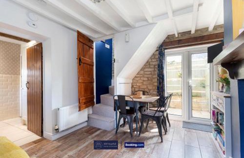 Stonehouse House | Pet Friendly Cottage By KBS Stayhub Short Lets & Serviced Accommodation Stonehouse With Log Fire, Parking