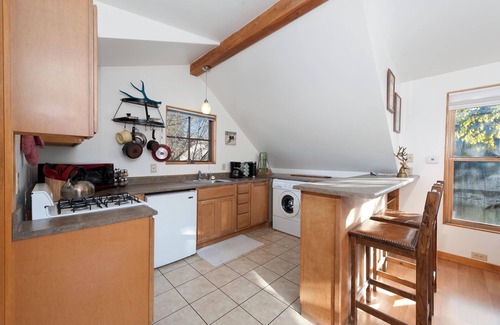 Historic Downtown Durango Apartment | Pet Friendly Downtown Studio Apartment with Deck - AC - Walk to Main Street