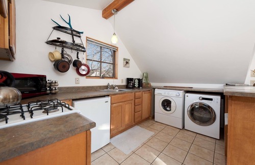 Historic Downtown Durango Apartment | Pet Friendly Downtown Studio Apartment with Deck - AC - Walk to Main Street