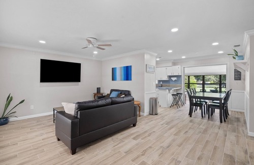 Lakewood Park House | Pet Friendly! Escape to Paradise in Fully Furnished Home in Fort Pierce