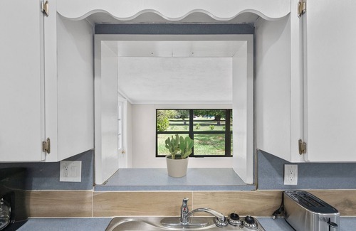 Lakewood Park House | Pet Friendly! Escape to Paradise in Fully Furnished Home in Fort Pierce