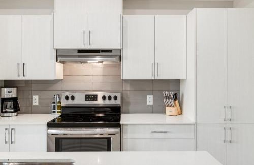 Shaganappi Apartment | Pet Friendly, Free Parking, Close to Downtown