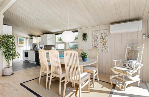 Bratten Strand House | Pet friendly home in Jerup with WiFi