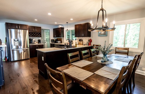 Round Lake House | Pet Friendly Huge Lake Front Home with Stunning Views