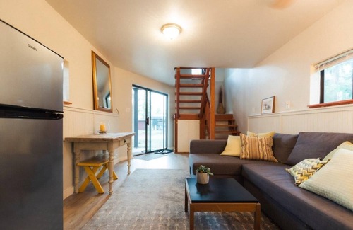 Proctor Cottage | Pet friendly Kootenay Lake Cottage sleeps 4, No Pet or Cleaning fee