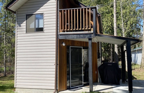 Proctor Cottage | Pet friendly Kootenay Lake Cottage sleeps 4, No Pet or Cleaning fee