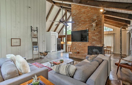 Athens House | Pet-Friendly Lake Athens Home with Fireplace!