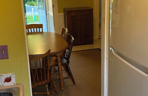 Amesbury Apartment | Pet friendly, quiet home away from home!