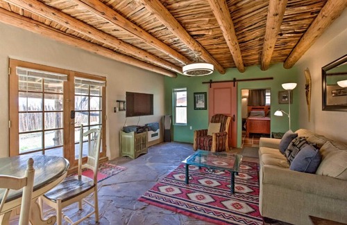 Taos House | Pet-Friendly Taos House with Patio and Hammock!