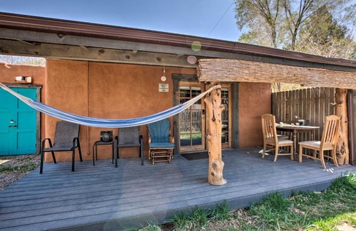Taos House | Pet-Friendly Taos House with Patio and Hammock!
