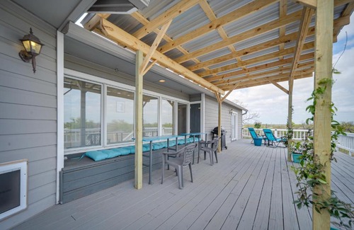Llano House | Pet-Friendly Texas Retreat with Deck and Gas Grill!