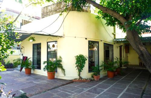 Jaipur House | Pet Friendly Villa With Courtyard & Kitchen In Jaipur