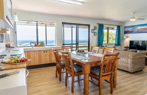 Seventeen Seventy House | PETERS COTTAGE at 1770 - amazing ocean views