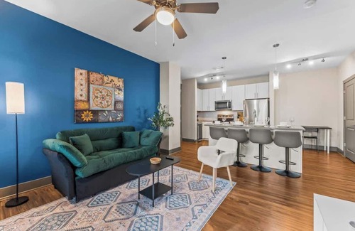 Florida Central Atlantic Coast Apartment | PetFriendly Apt Pool,Gym,King Bed 15 min to parks