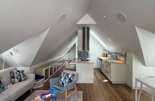 Dunbar Other | Petit Belle Chasse - A country coachhouse just minutes from downtown Vancouver.