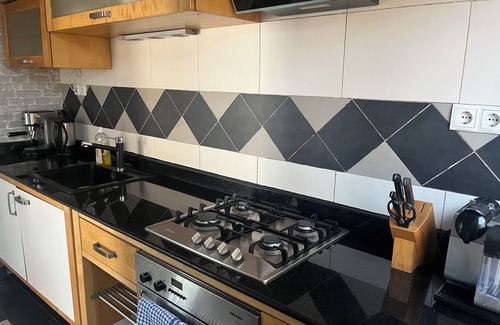 Lome Apartment | Petit Hambourg guest house by the pool