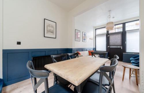 Leffe Apartment | Petite Dinant - Feet in water hands on the rock