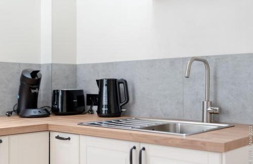 Leffe Apartment | Petite Dinant - Feet in water hands on the rock