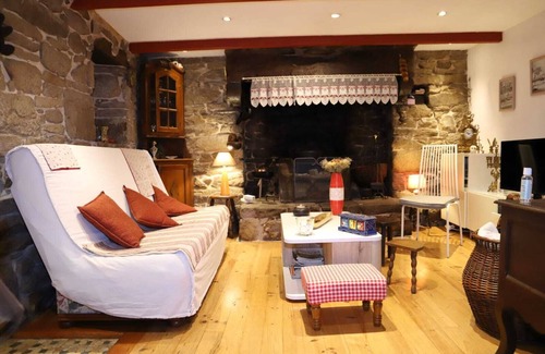 Landudal House | Petite Maison Dans Village de Campagne, à Proximité de Sentiers de Randonnées