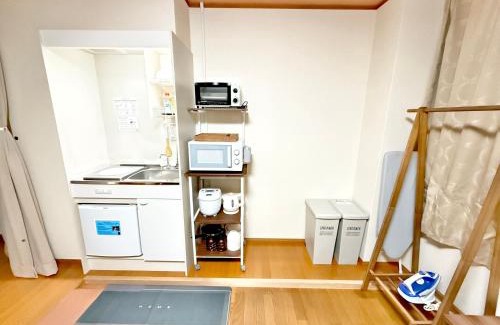 Tokushima Hotel | PetitHotel017全室ミニキッチン付きファミリルーム 飲食街中心 阿波踊り会館7分 文理 徳島大学 アスティとくしま車8分