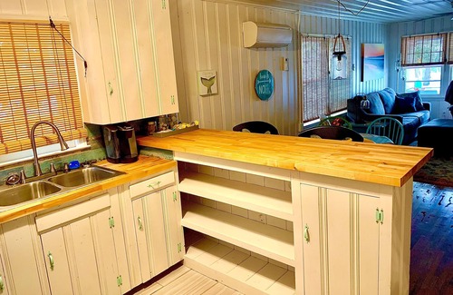 Crescent Beach Cottage | Pets β€οΈ Welcome Renovated Modern Rustic Beach Cottage Dwnstrs with π Ocean View