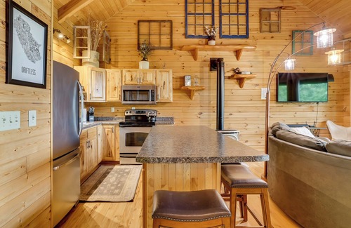 Mindoro Cabin | 'Pettinger' Getaway w/Views in Mindoro!