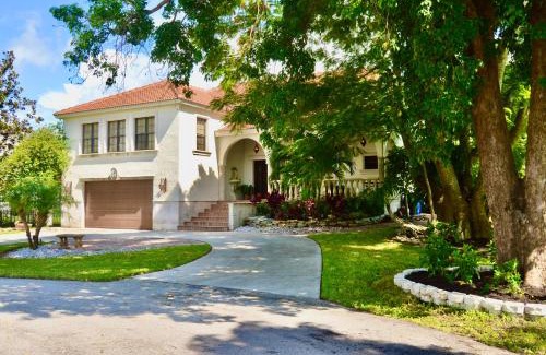 Biggar Villa | Phillips Creek Villa