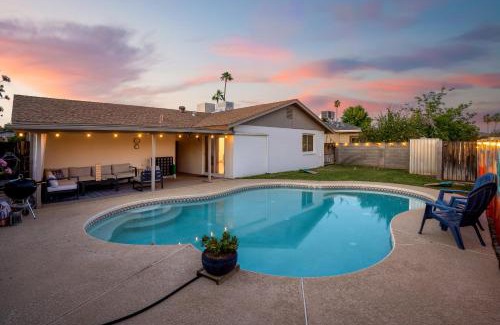 North Mountain Apartment | Phoenix Getaway, Poolside Oasis, & Tesla Charger