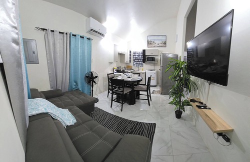 Caribbean Estates House | Phoenix Rising Superb bungalow with AC in Portmore - 2 bedrooms