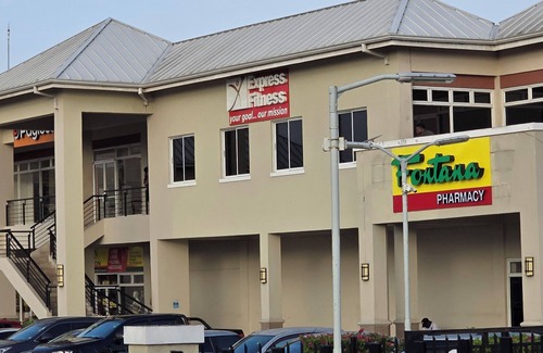 Caribbean Estates House | Phoenix Rising Superb bungalow with AC in Portmore - 2 bedrooms