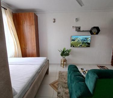 Manyimbo Bed & Breakfast | Phoina Homes