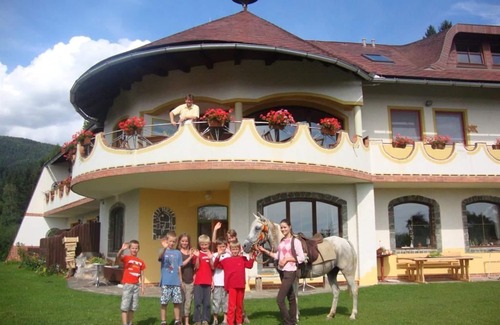 Eberstein House | Piccaso-junior-zimmer - der Blaue Salon - Biolandhaus Arche