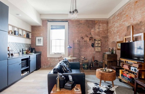 Covington Apartment | Pickle Factory Hotel—1BR Close to Stadiums & Bars