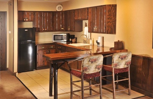 Onalaska Hotel | Picture-Perfect Lodge Stay with On-Site Laundry & 2 Pools! | 2 Units
