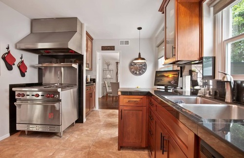 Sherman Oaks House | PICTURE PERFECT minutes to UNIVERSAL STUDIOS & HOLLYWOOD. Early checkin often ok