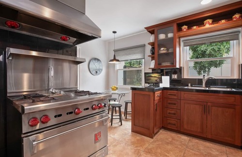 Sherman Oaks House | PICTURE PERFECT minutes to UNIVERSAL STUDIOS & HOLLYWOOD. Early checkin often ok