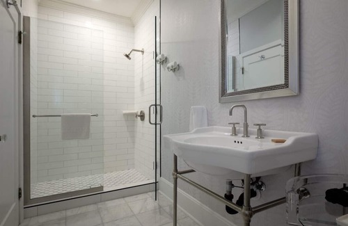 Wailuku Bed & Breakfast | Pikake Suite - Historic Elegance, Wailuku