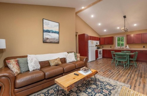 Pine City Cabin | Pine City/River/kayaks/dogs/firepit/screen porch