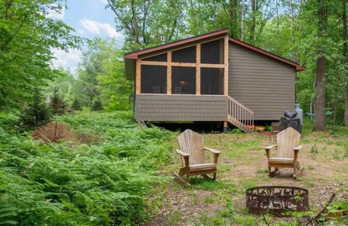 Pine City Cabin | Pine City/River/kayaks/dogs/firepit/screen porch