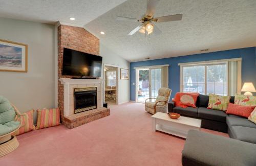 Pine Knoll Shores House | Pine Knoll Shores Getaway - Walk to Beach!