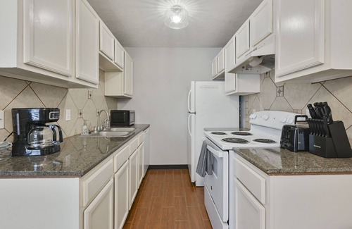 College Station Apartment | Pine Ridge sQuad - A - 2Br/1Ba, Pet Friendly & minutes from A&M!