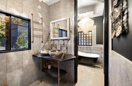 Cooran House | Pineapple place