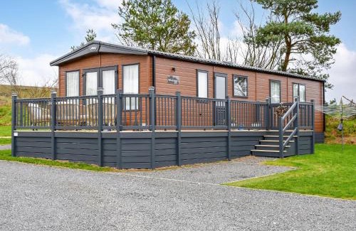 West Heslerton House | Pinecone Lodge