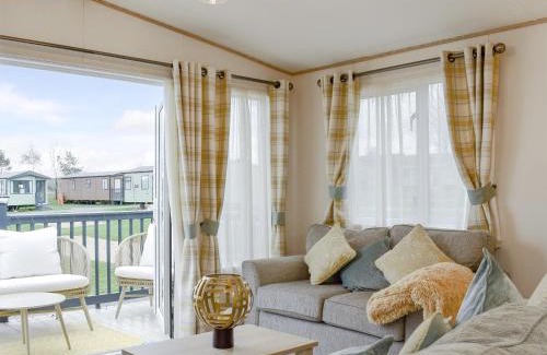 West Heslerton House | Pinecone Lodge