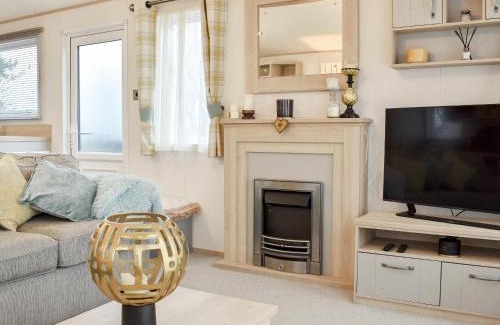 West Heslerton House | Pinecone Lodge