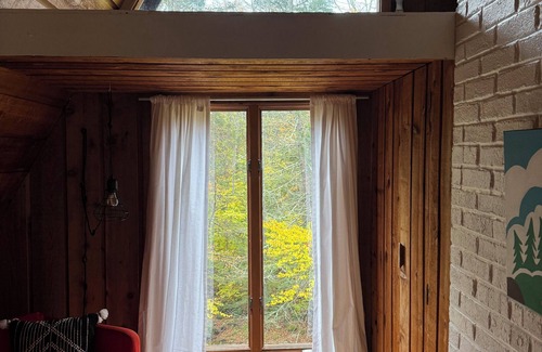 Williamsville House | Pinecone Pond, nestled in Southern Vermont with its own pond and babbling brook