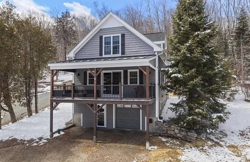 Stark House | Pines + Paddles - Lakeside Retreat in the Mountains